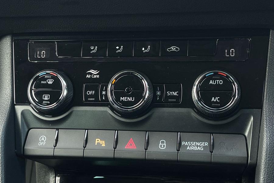 Skoda Karoq Photo autoimg-4ad7b7bca148cd297e44a8db222cb2c0a22f46e4.jpg