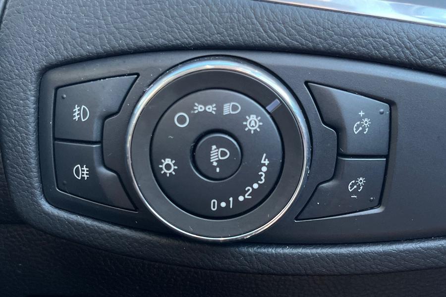 Ford S-MAX Photo autoimg-4ada037b8a7b5d1dc24a12399c0f7c3da9e0f7d7.jpg