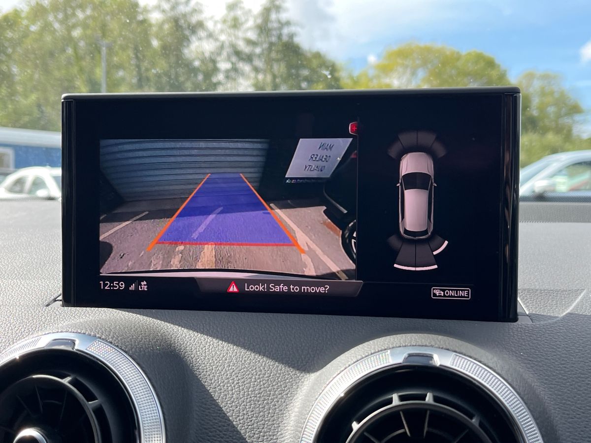 Audi Q2 Photo 11
