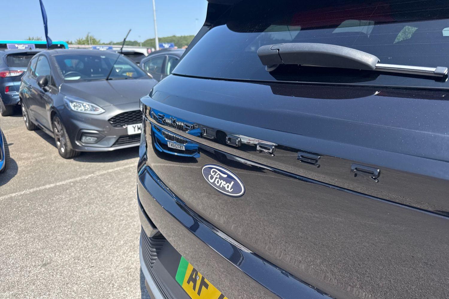 Ford EXPLORER Photo 36