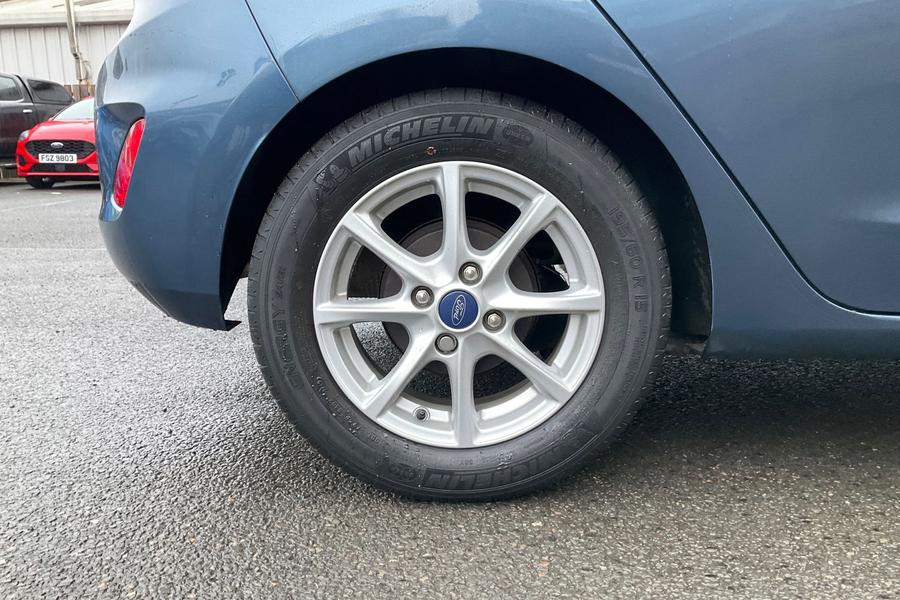 Ford FIESTA Photo autoimg-4ae0b19ed5ca921e835aec093722a6bf4870e264.jpg