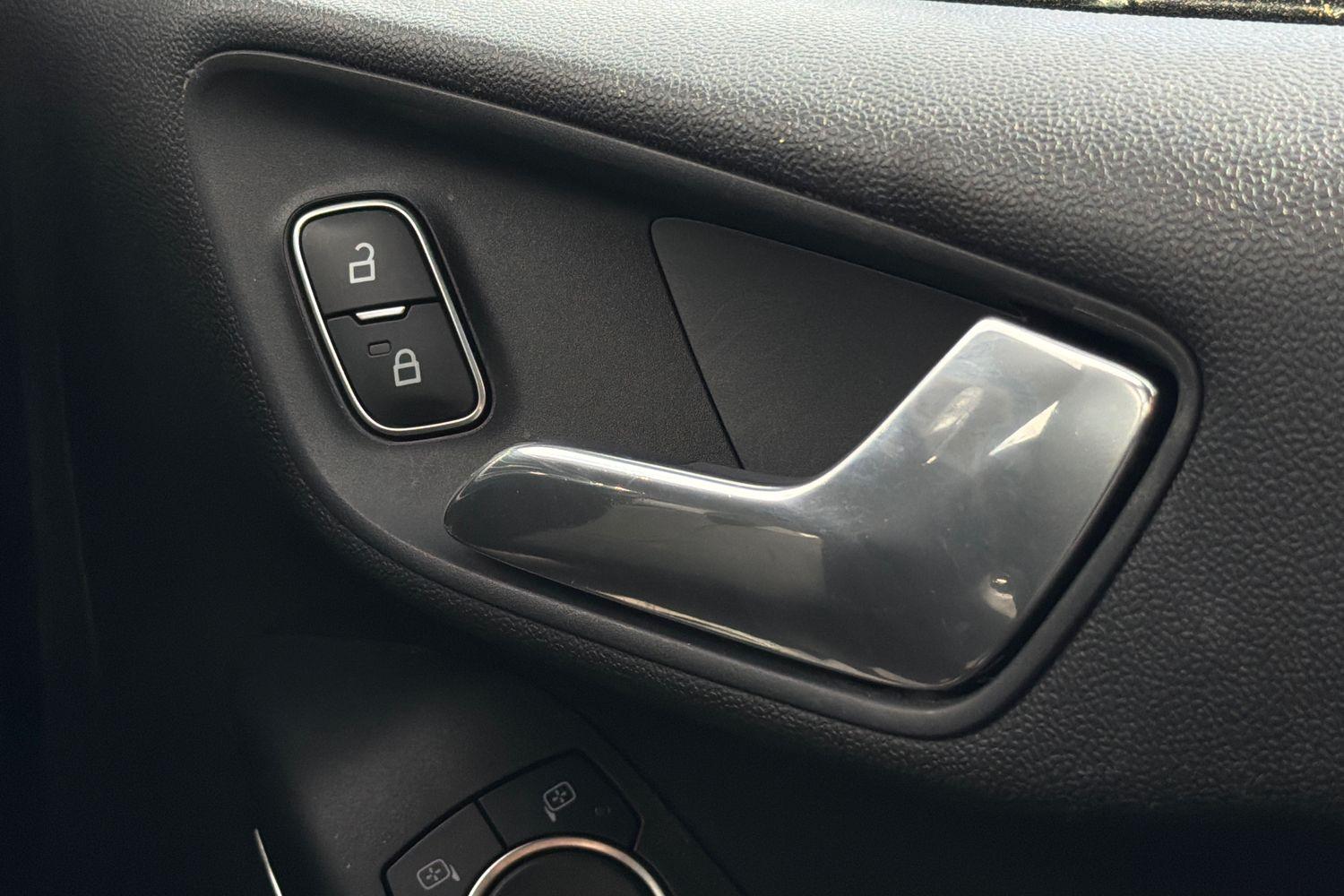 Ford FIESTA Photo 39