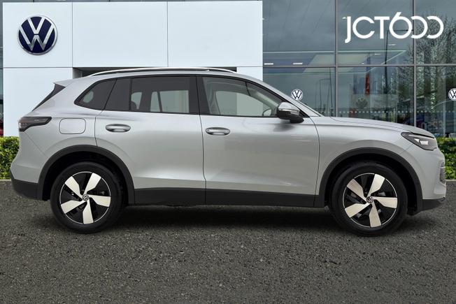 VOLKSWAGEN Tiguan Photo 4