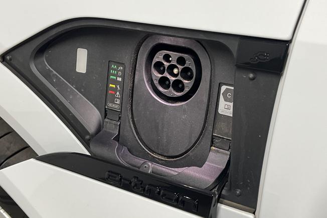 AUDI Q8 E-Tron Photo 32