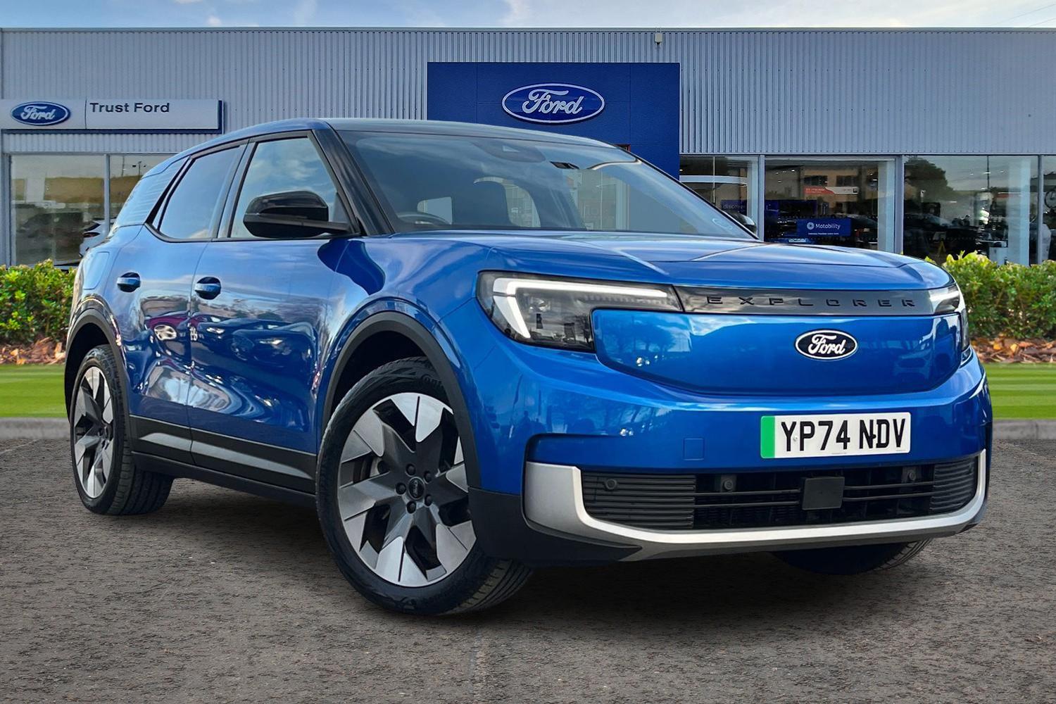 Ford Explorer Photo 0