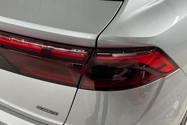 AUDI Q8 Photo 18