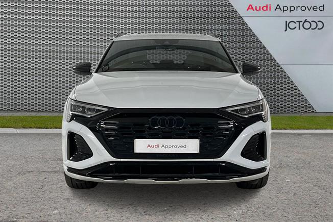 AUDI Q8 E-Tron Photo 8