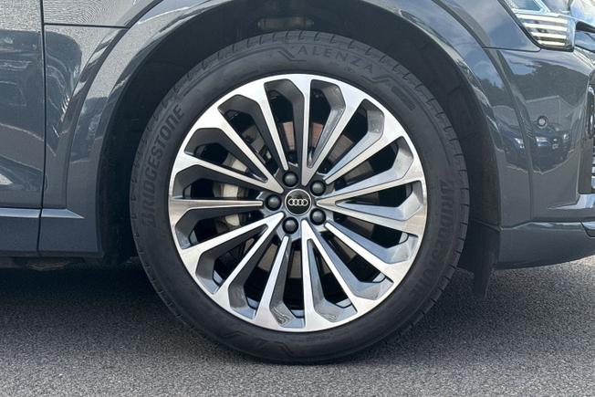 AUDI Q8 E-Tron Photo 5