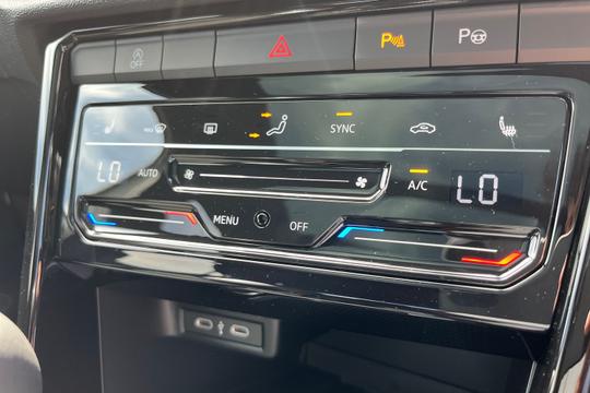 Volkswagen T-roc Photo autoimg-4afec15b9bfa27051e0d12d004668ba9fe9f78a9.jpg