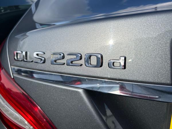 Mercedes-Benz CLS Photo autoimg-4b0449fb6ace0406ce6675ab7b453eebff3fcd9e.jpg