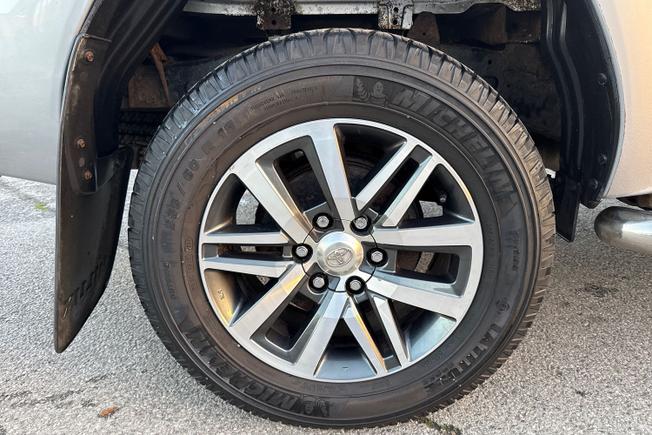 TOYOTA Hilux Photo 32