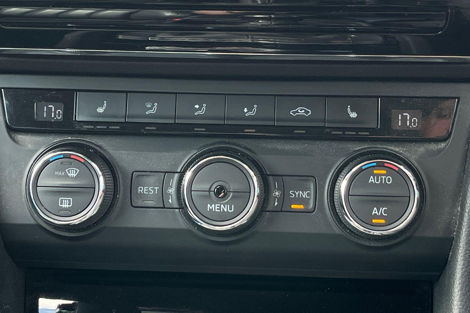 Skoda SUPERB Photo 33