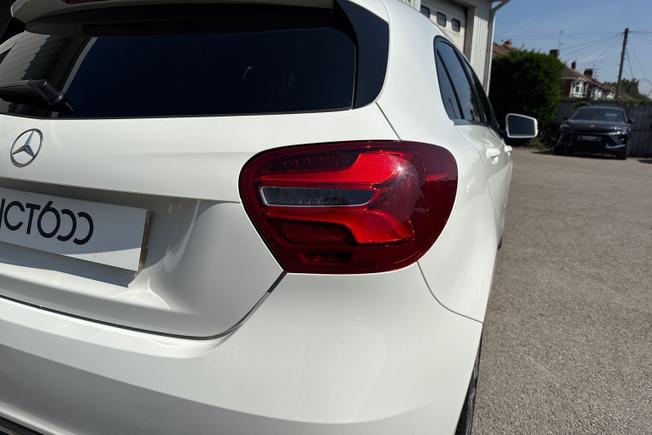 MERCEDES-BENZ A Class Photo 18