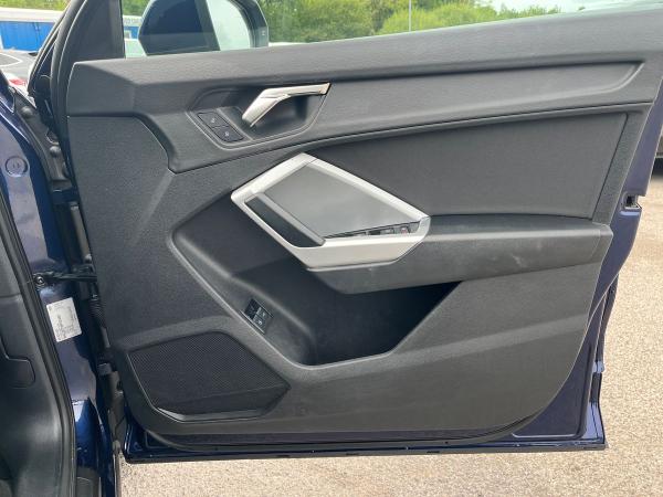 Audi Q3 Photo autoimg-4b1cbc0a0ecdf6fee7ff395f5ff176ee58c90bf2.jpg