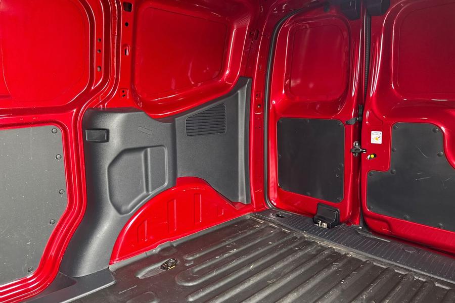 Ford TRANSIT COURIER Photo autoimg-4b1ea6859f2ad5a0188e14fd925a9083aec57287.jpg