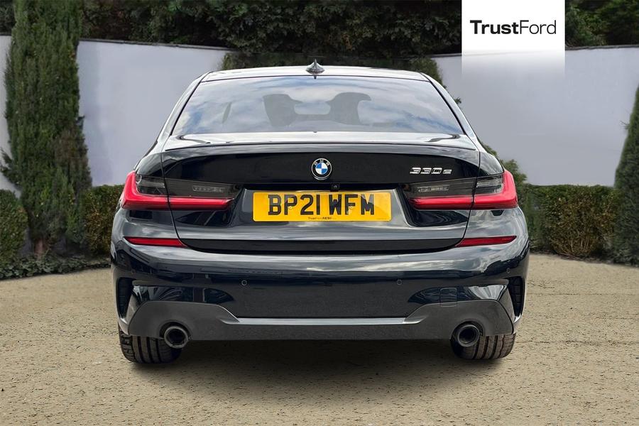 BMW 3 Series Photo autoimg-4b241fa5ca3d8c78f75cca314c488c30136c36c9.jpg