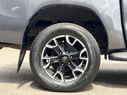 TOYOTA Hilux Photo 5
