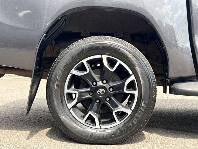TOYOTA Hilux Photo 5