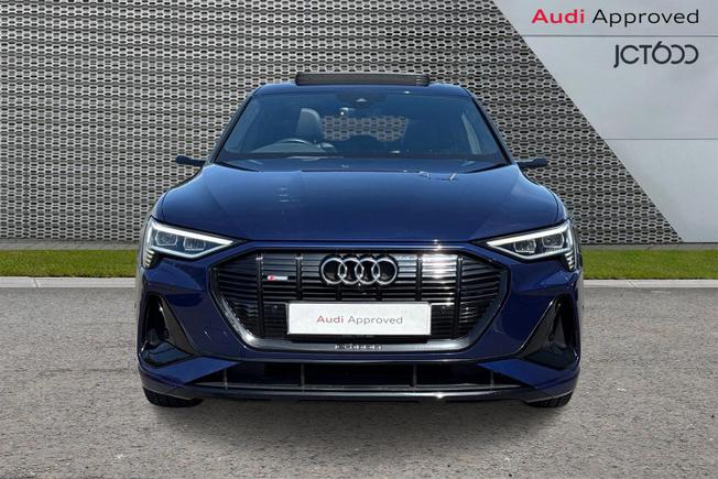 AUDI e-tron Photo 8