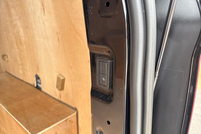 VOLKSWAGEN Transporter Photo 25