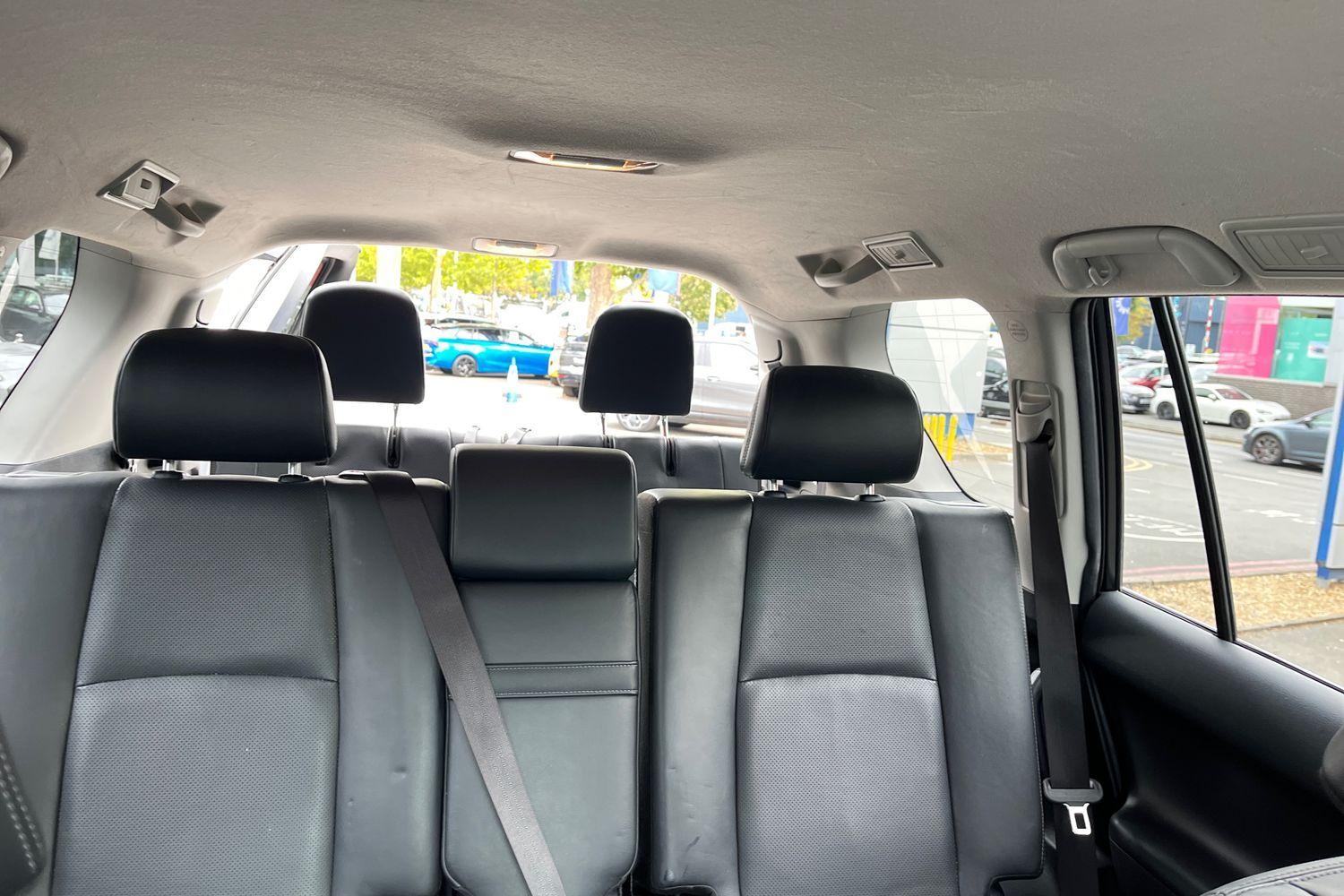 Toyota Land Cruiser Photo 30