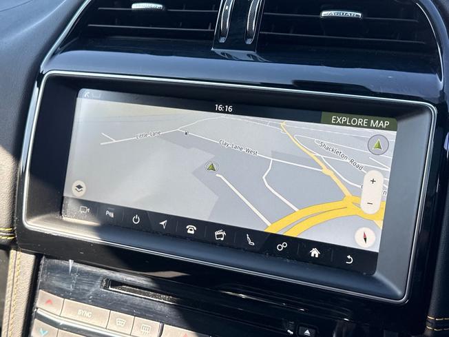 JAGUAR F-Pace Photo 36
