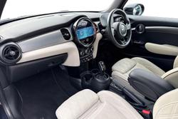 MINI Hatchback Photo 2