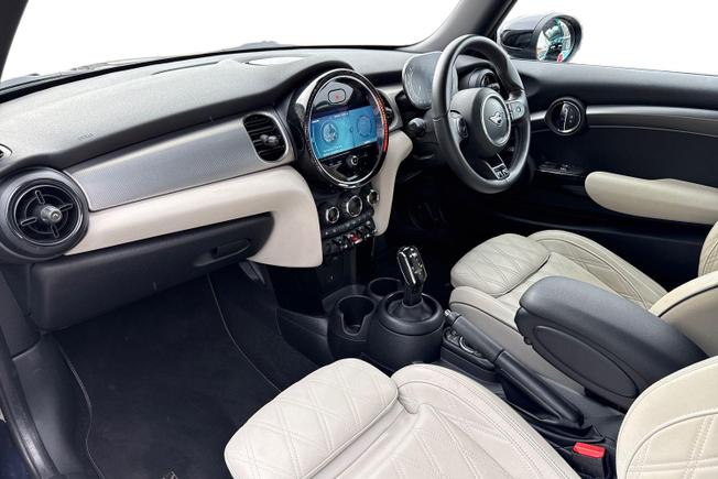 MINI Hatchback Photo 2