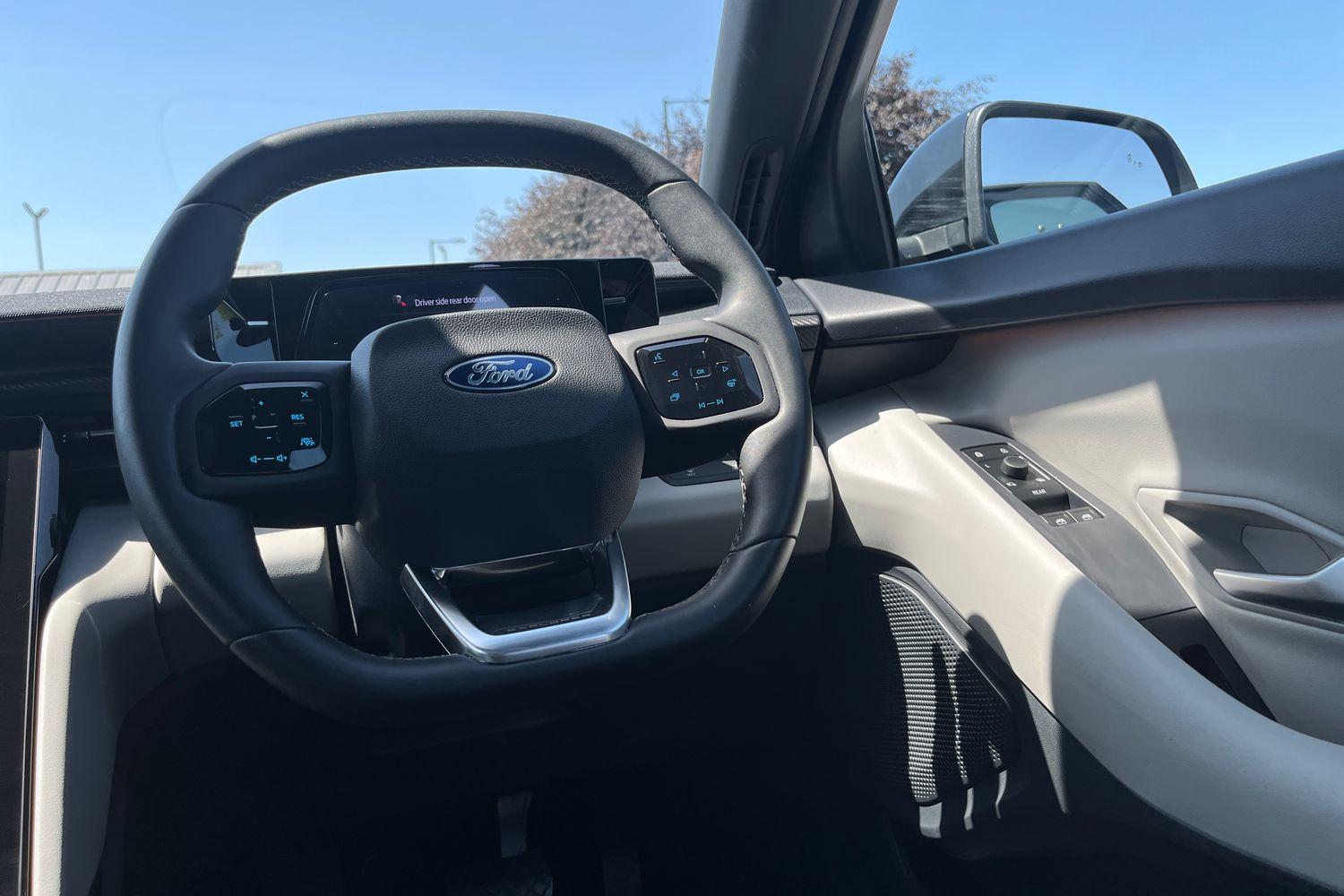 Ford Explorer Photo 11