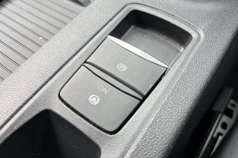 Ford Kuga Photo autoimg-4b45ab9a0656cc41d7140be42c2ee465c15ac52c.jpg