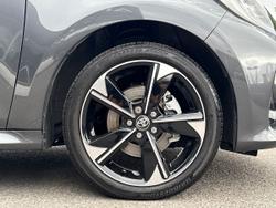 TOYOTA Yaris Photo 5