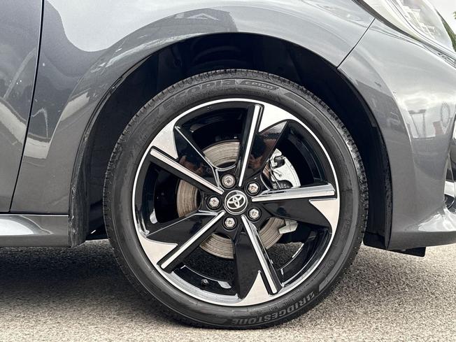 TOYOTA Yaris Photo 5