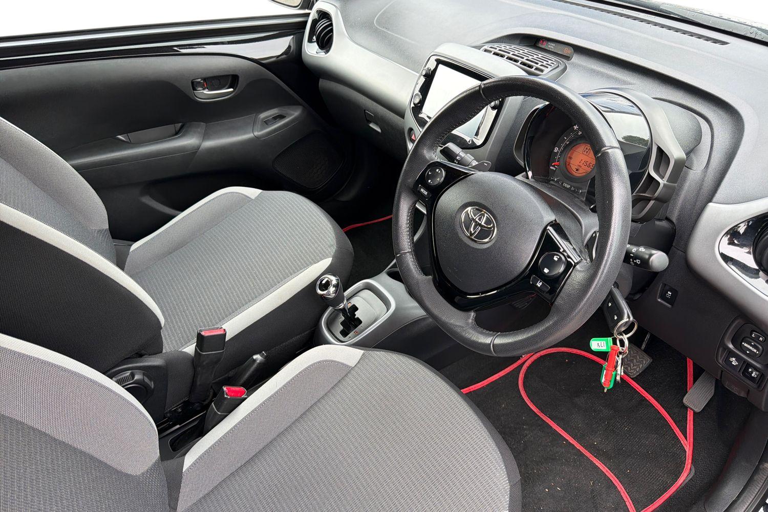 Toyota AYGO Photo 8