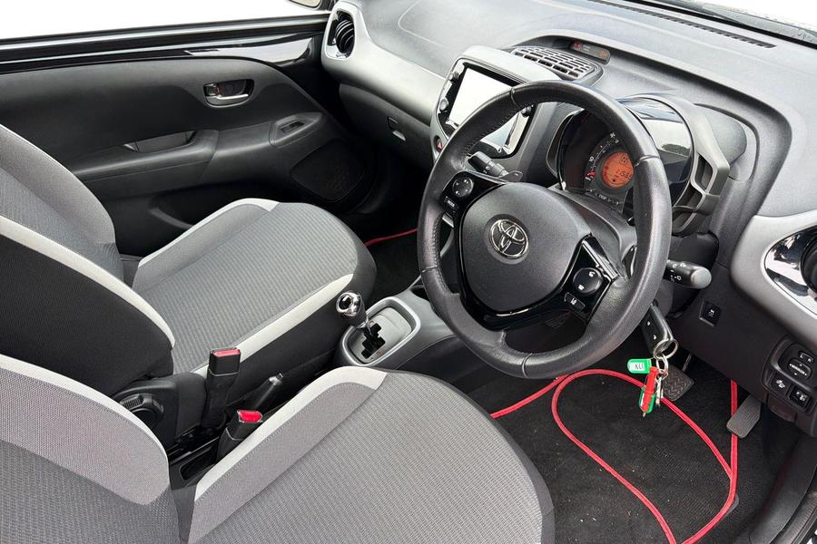 Toyota AYGO Photo autoimg-4b4e1190666b6e68f7eb26825578af1e659572eb.jpg