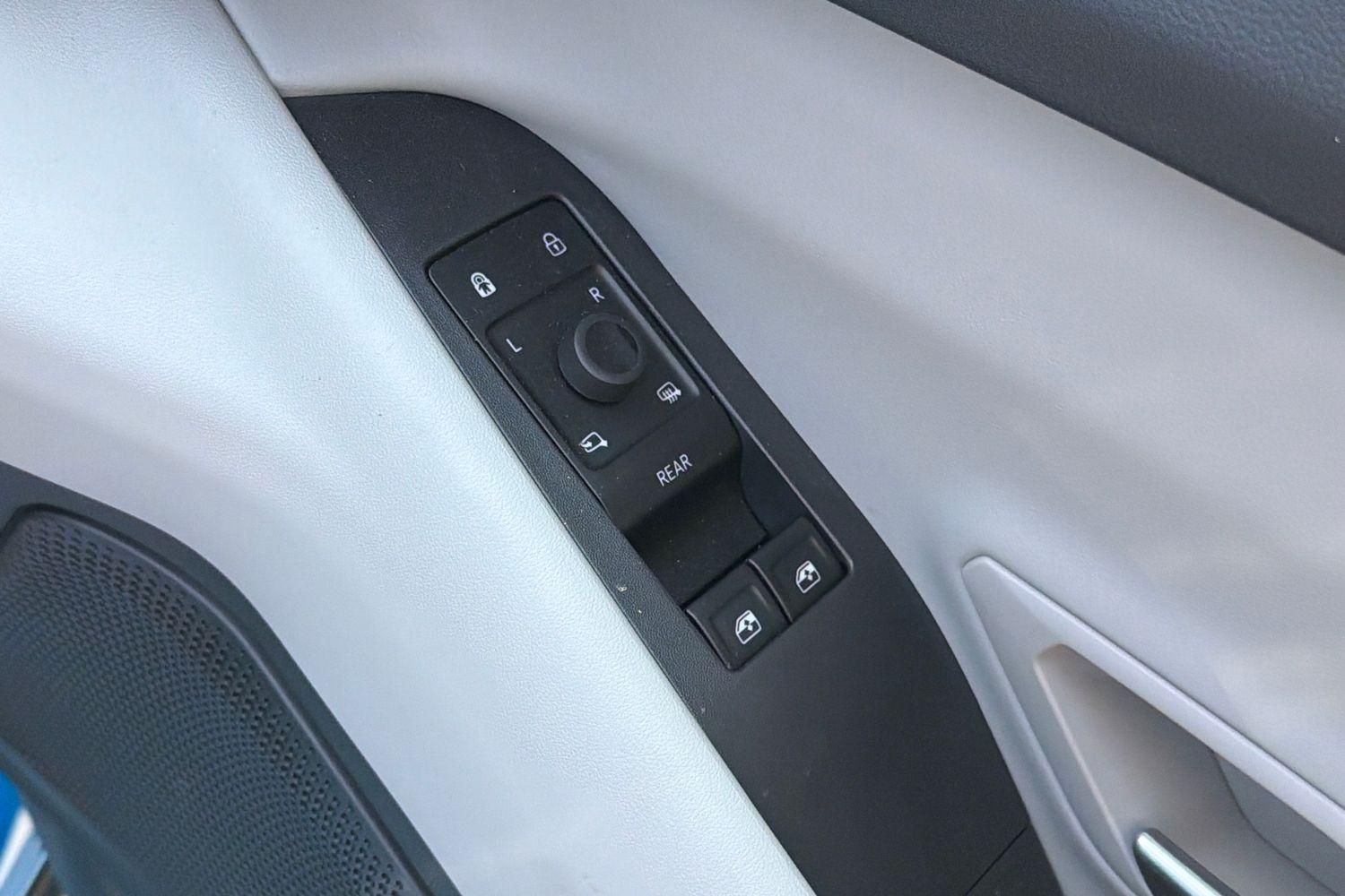 Ford Explorer Photo 15