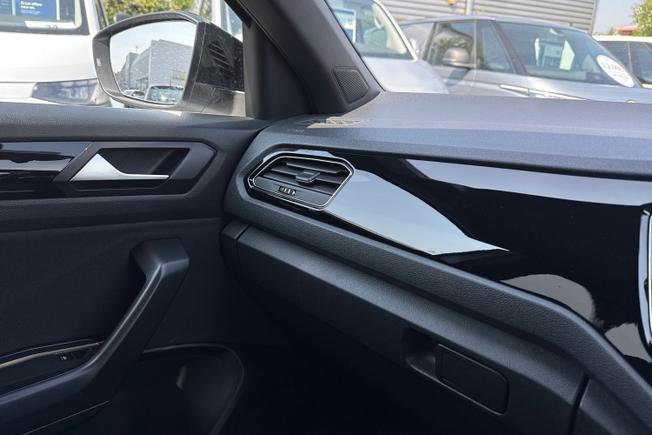 VOLKSWAGEN T-Roc Photo 30