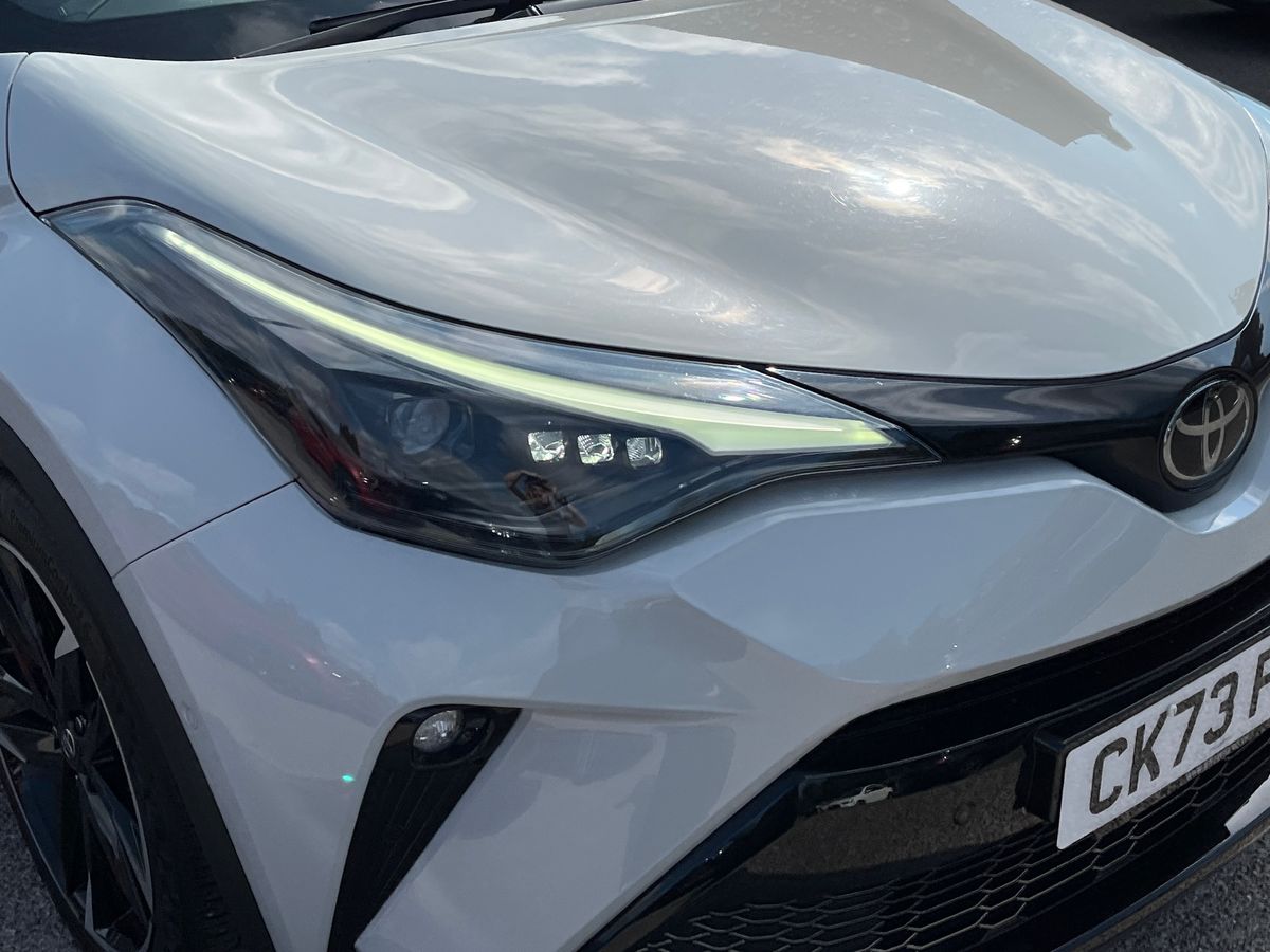 Toyota C-HR Photo 17