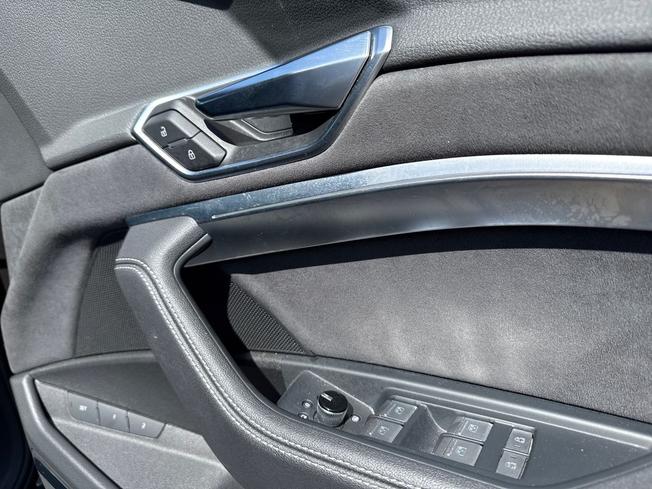 AUDI e-tron Photo 29