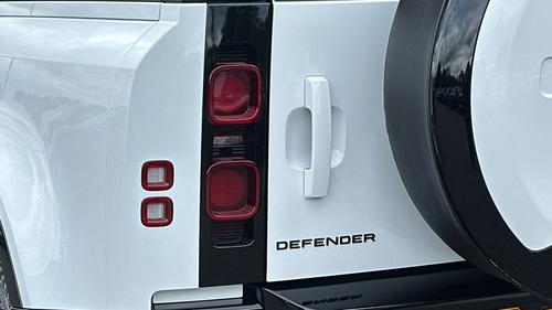 Land Rover Defender Photo autoimg-4b6db76270b7d320fbe15efce2ceb331f3dbceaa.jpg
