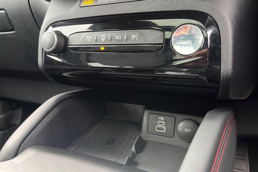 Ford Kuga Photo autoimg-4b7a720804962404133c2418e43258f4fa0bf170.jpg