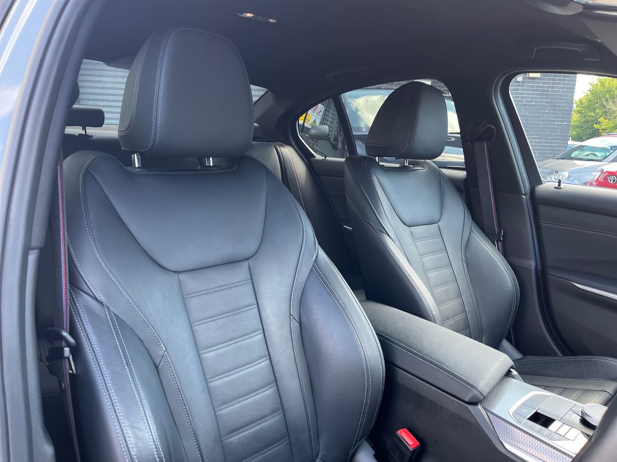 BMW 3 Series Photo 26