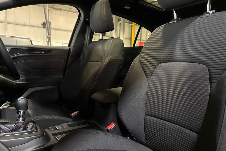 Ford FOCUS Photo autoimg-4b7c5353d3f129c8bf858d968ef57c2ff35e7a17.jpg