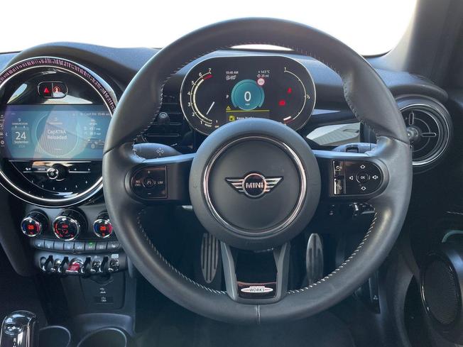 MINI Hatch Photo 11