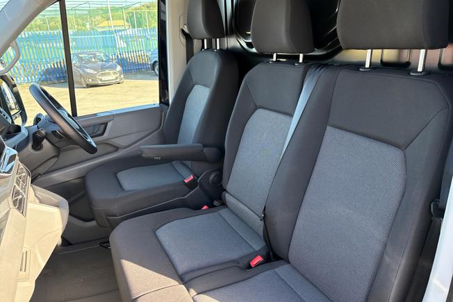 VOLKSWAGEN Crafter Photo 46
