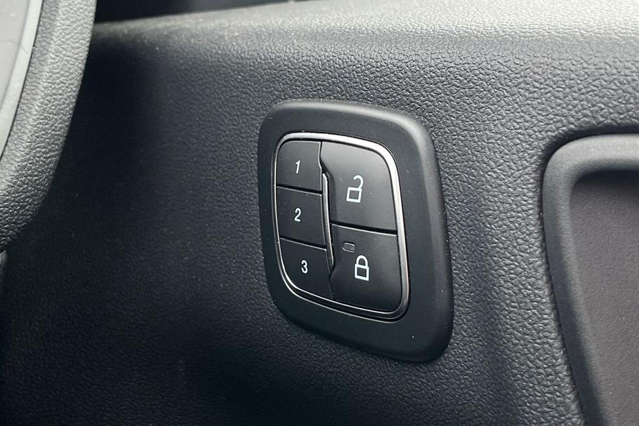 Used Ford Kuga WV25XYF 38