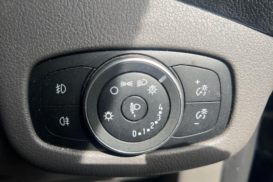 Used FORD TRANSIT CONNECT HR19NKT 39