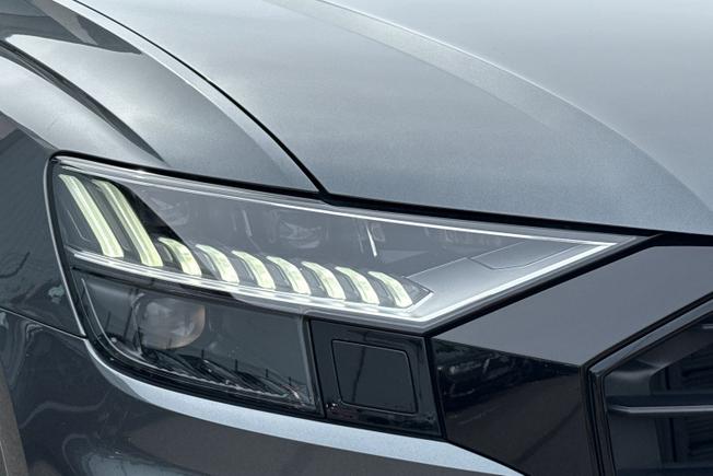 AUDI Q8 Photo 19
