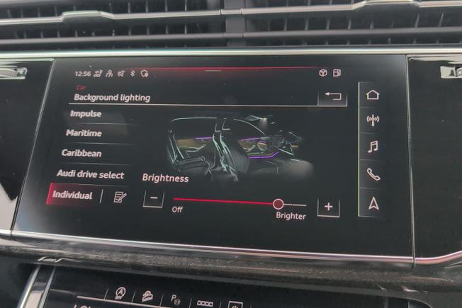 AUDI Q8 Photo 35