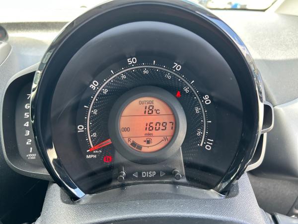 Toyota AYGO Photo autoimg-4ba02e0cdc415a49bacfd40c445cde3904f44ba2.jpg