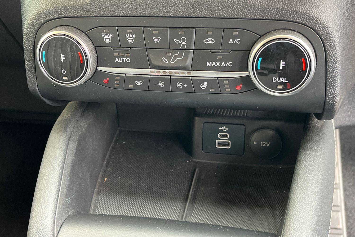 Ford KUGA Photo 30